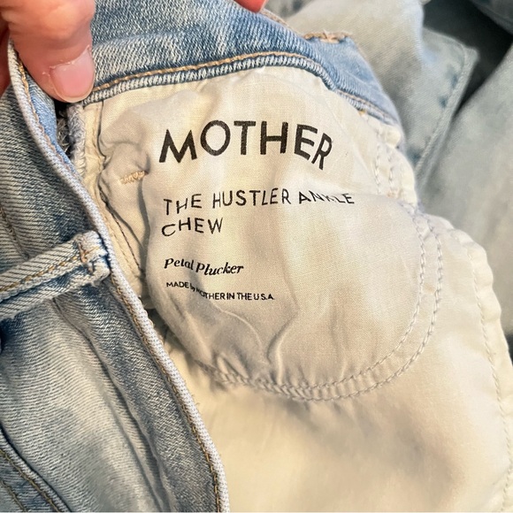 MOTHER Denim The Hustler Ankle Chew Distressed Flare Jeans in Petal Plucker Sz26 - Picture 10 of 15